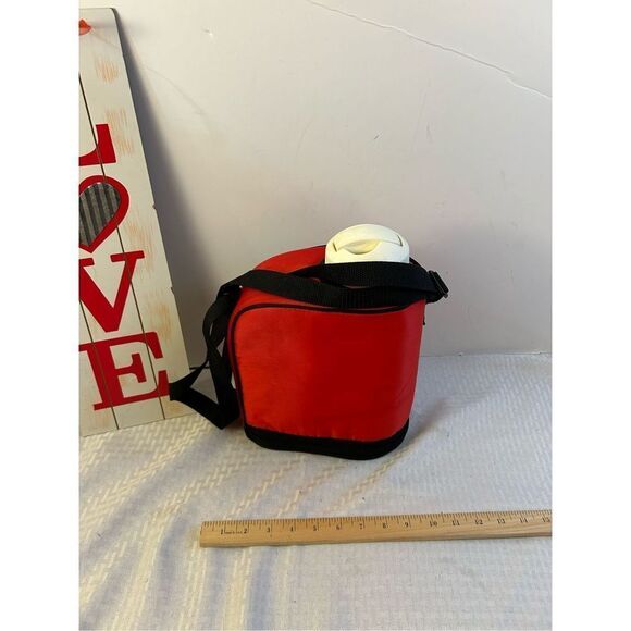 Igloo 4 quart travel bottle with strap& handle 8"x12" insulated red white - Picture 2 of 4
